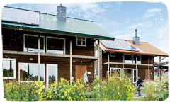 憧れの薪ストーブのある暮らし双子のように建つ終の住処