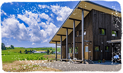 男ひとりのスローライフ片流れ屋根の山小屋風ZEH住宅