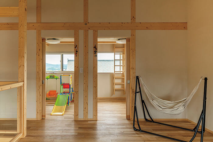 子ども部屋は将来的に仕切れるようになっているため、扉も2つ