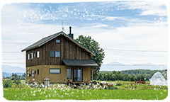 大きな吹き抜けがつくる ひとつながりの空間 心豊かな子育ての家